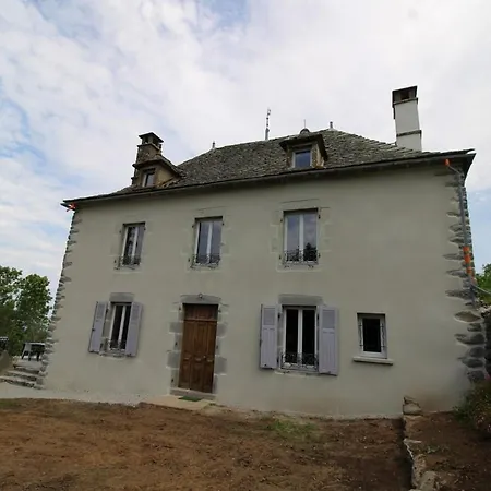 Maison De Charme Pres Des Volcans D'auvergne Avec Jardin, Terrasse, Cheminee, Ping-pong, Et Equipe. - Fr-1-742-557 * Le Monteil (Cantal)