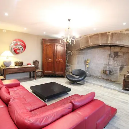 度假居 Maison De Charme Pres Des Volcans D'auvergne Avec Jardin, Terrasse, Cheminee, Ping-pong, Et Equipe. - Fr-1-742-557