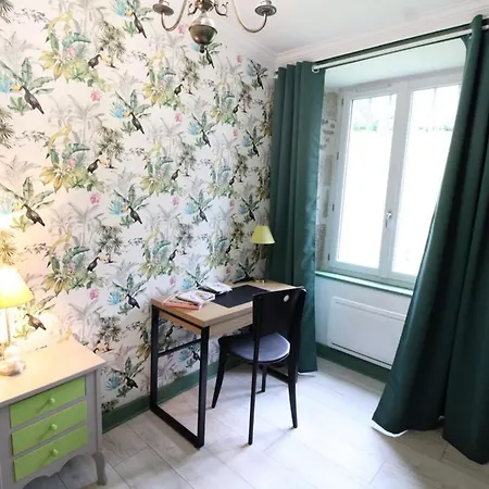度假居 Maison De Charme Pres Des Volcans D'auvergne Avec Jardin, Terrasse, Cheminee, Ping-pong, Et Equipe. - Fr-1-742-557 Le Monteil (Cantal)