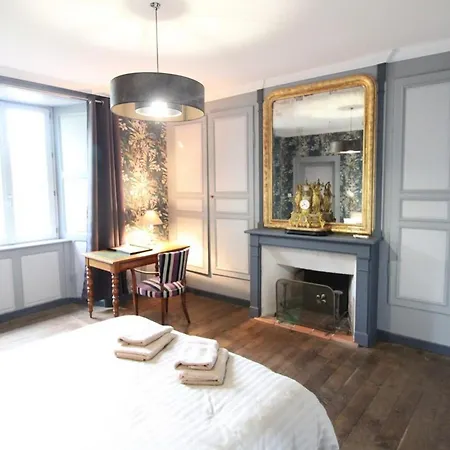 Maison De Charme Pres Des Volcans D'auvergne Avec Jardin, Terrasse, Cheminee, Ping-pong, Et Equipe. - Fr-1-742-557 Le Monteil (Cantal)