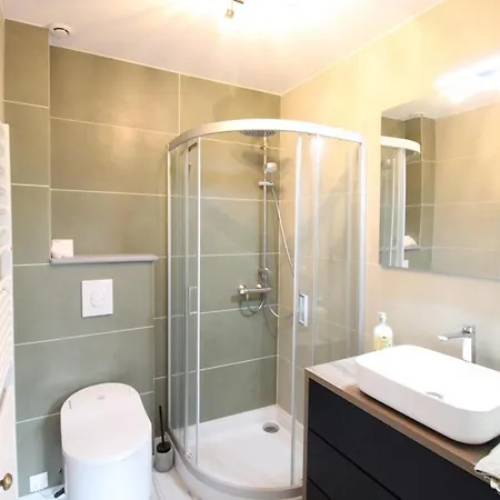 Maison De Charme Pres Des Volcans D'auvergne Avec Jardin, Terrasse, Cheminee, Ping-pong, Et Equipe. - Fr-1-742-557 *
