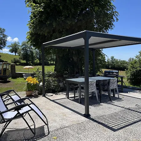 Maison De Charme Pres Des Volcans D'auvergne Avec Jardin, Terrasse, Cheminee, Ping-pong, Et Equipe. - Fr-1-742-557 * Le Monteil (Cantal)